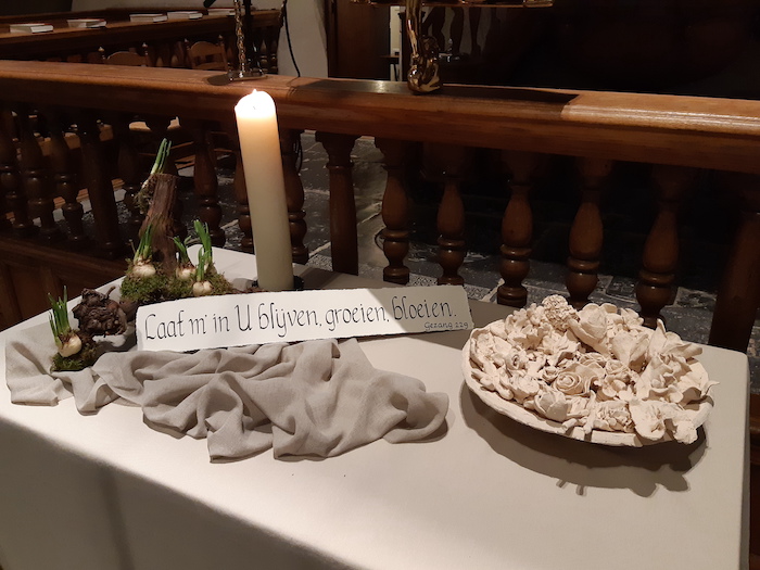 liturgietafel in bloei
